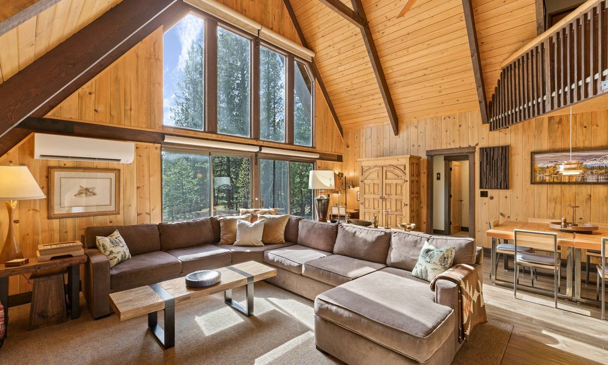 River Forest Acres House | Forest-Chal-A - Hot Tub, S of Sunriver, Cute & Quiet