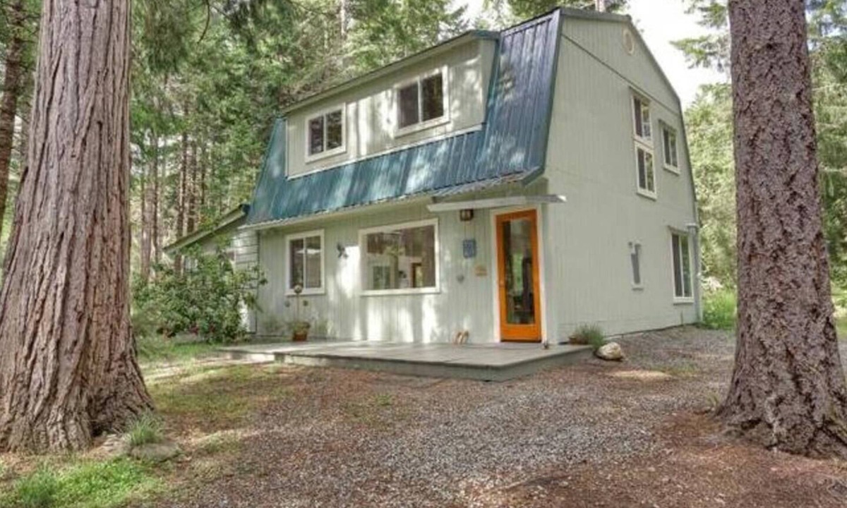Sunny Valley House | Forest Haven, Peaceful Forest Haven