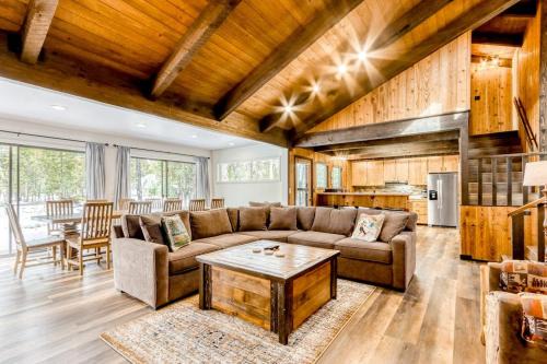 Sunriver House | Forest retreat with a hot tub and bikes - pool access & minutes from the village