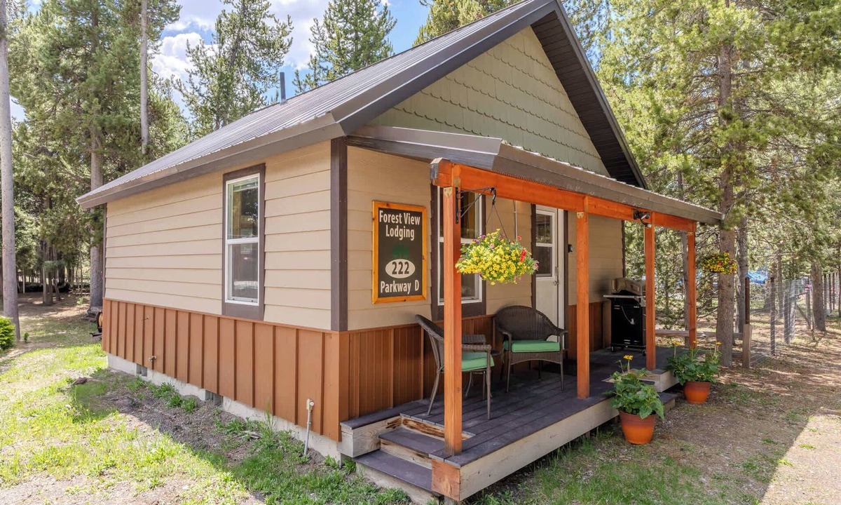 West Yellowstone House | Forest View Cabin