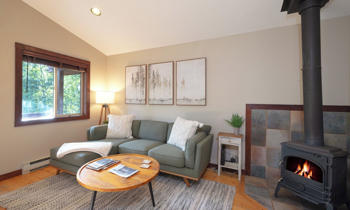 Victor Cabin | Forget Me Not Cabin in the Woods w/Wood Stove, Wifi, W/D, Pet Friendly!