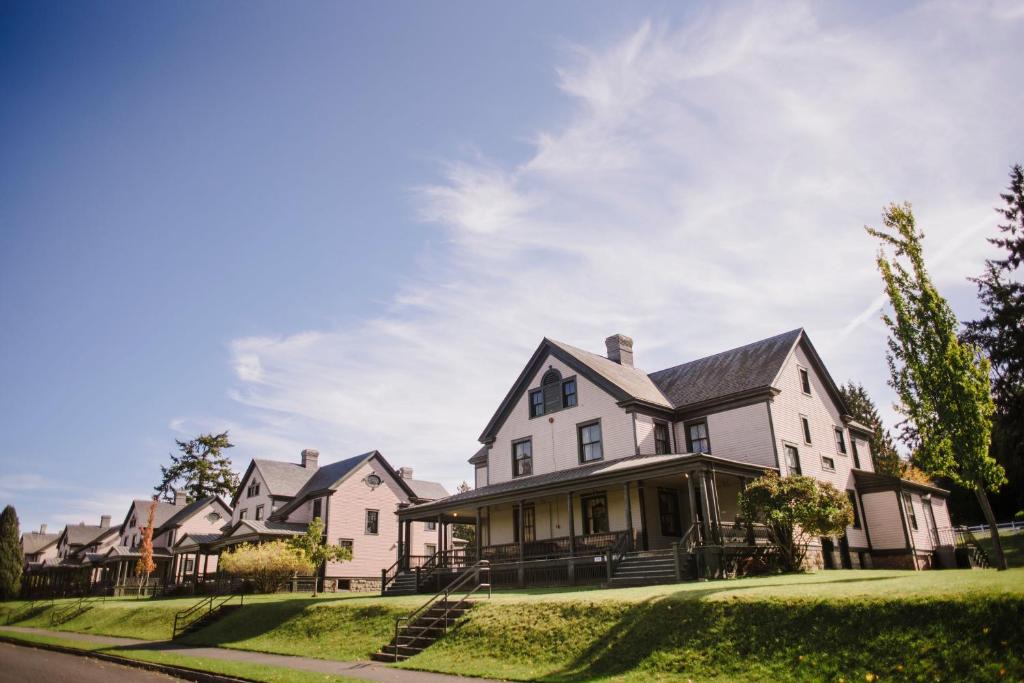 Port Townsend Cabin | Fort Worden