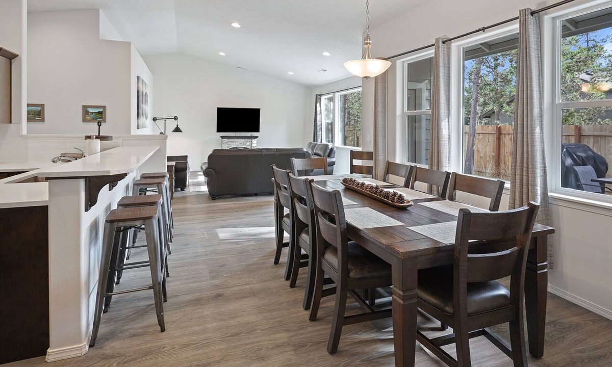 Oregon Water Wonderland House | Four Seasons Retreat