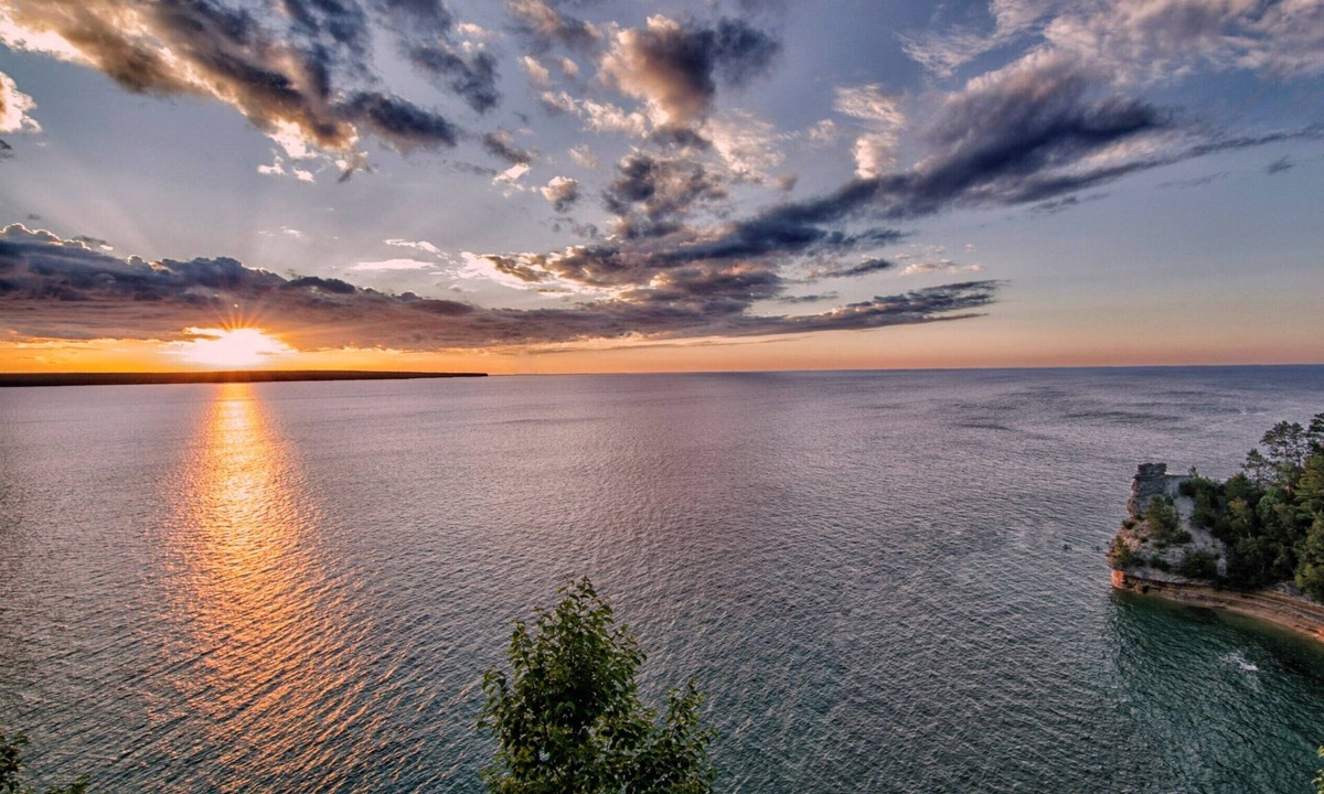 Marquette Apartment | Free Breakfast Buffet. Downtown Marquette. 5 Min to Northern Michigan University!