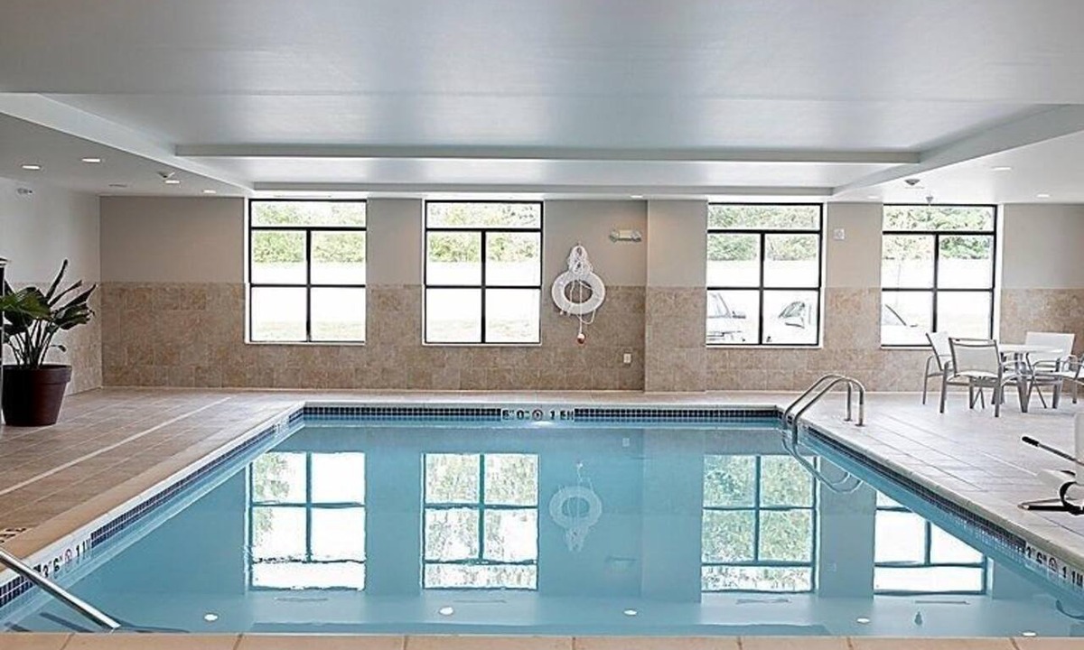 Auburn Hills Apartment | Free Breakfast. Indoor Pool + Gym. Near Great Lakes Crossing Outlets.