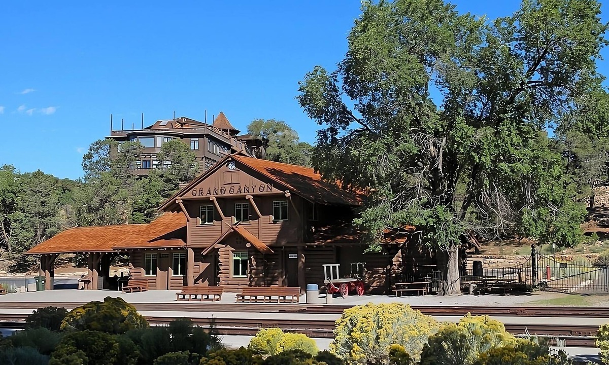 Williams House | FREE Breakfast & Parking, 4 Comfortable Units Near Cataract Lake County Park!