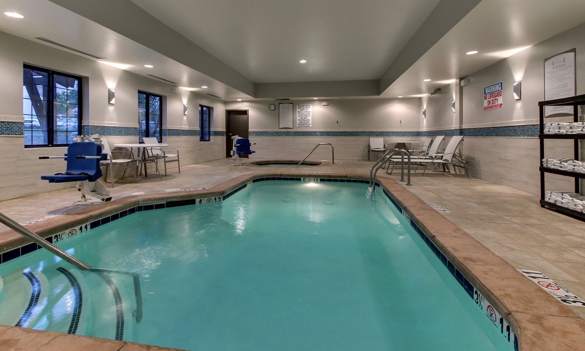 Grant Creek Apartment | Free Breakfast. Pool & Hot Tub.