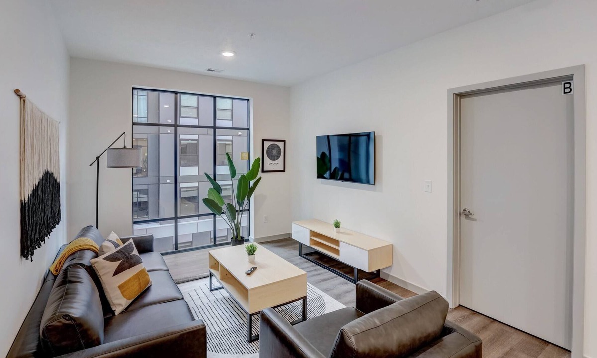 Downtown Lincoln Apartment | Frontdesk | 1 BR Apt by UNL Outdoor Adventures