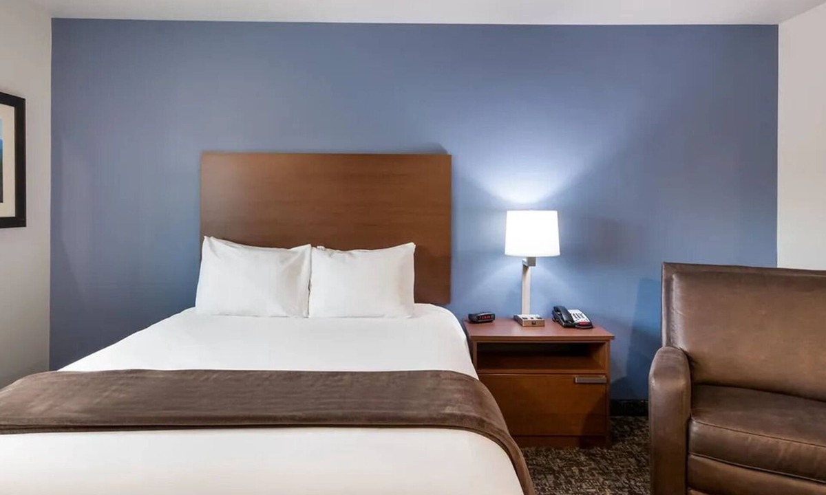 Meridian Hotel | Fully-Equipped Kitchen & Pet Welcome in Relaxing Room at Meridian
