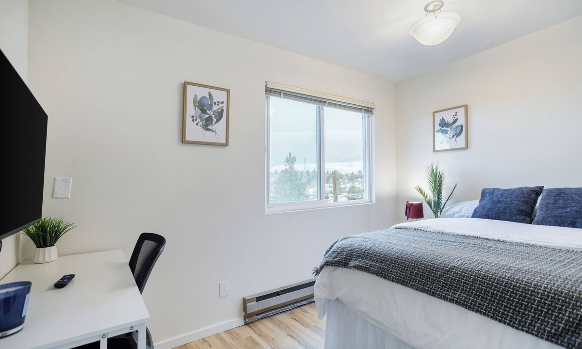 North Queen Anne Apartment | Fully Furnished Private Room in Queen Anne Seattle