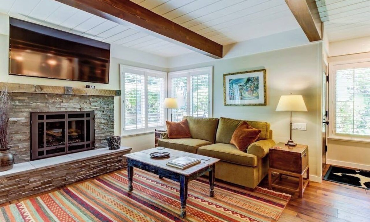 Elkhorn House | Fully Remodeled Townhome Close to Skiing - WiFi, Pool