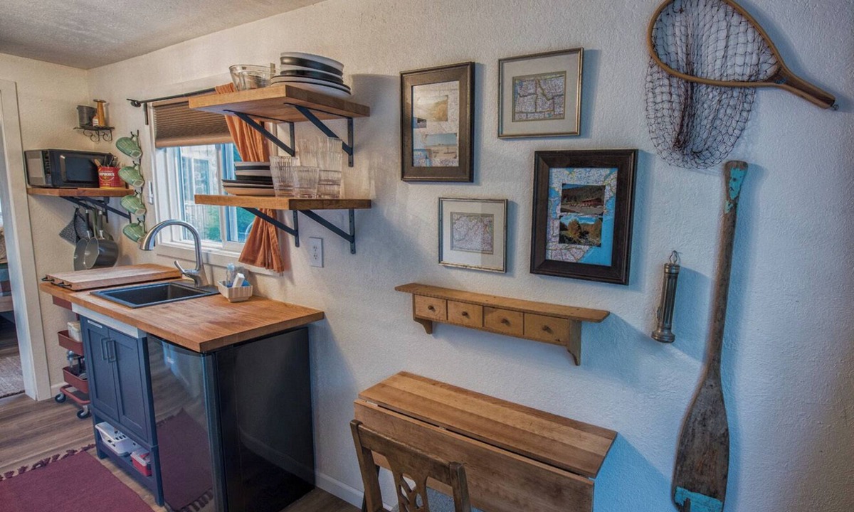 Longview Cottage | Fun and Unique Waterfront Home w/Deck and BBQ - Unique Northwest Vacation Rentals