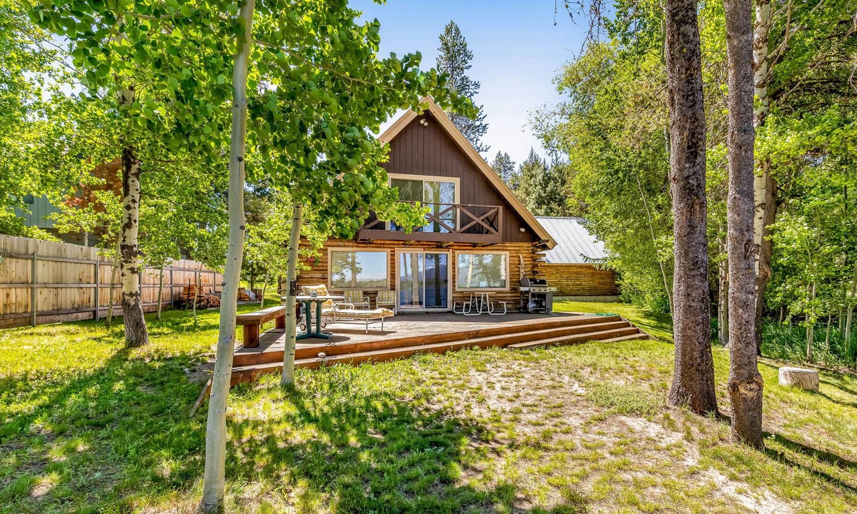 Tamarack Resort Cabin | Fun Dog/Family-Friendly Lakefront Cabin W/ Wood Stove, Free WIFi & Dock!