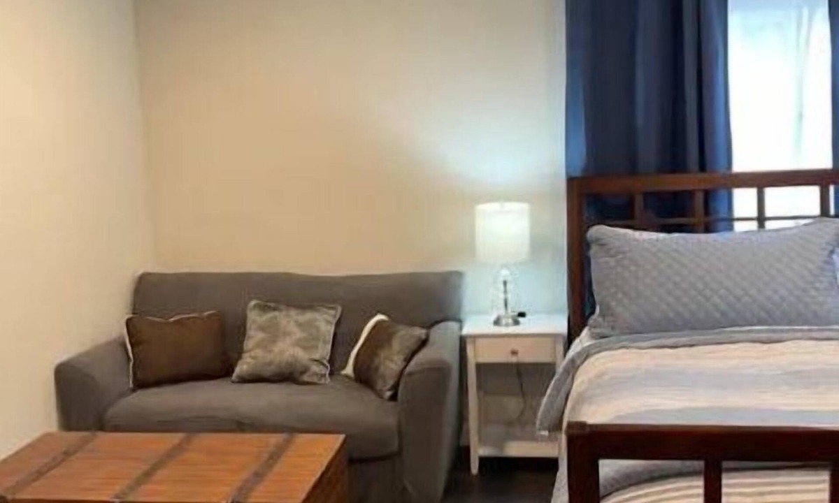 Medford House | Furn 365 private place