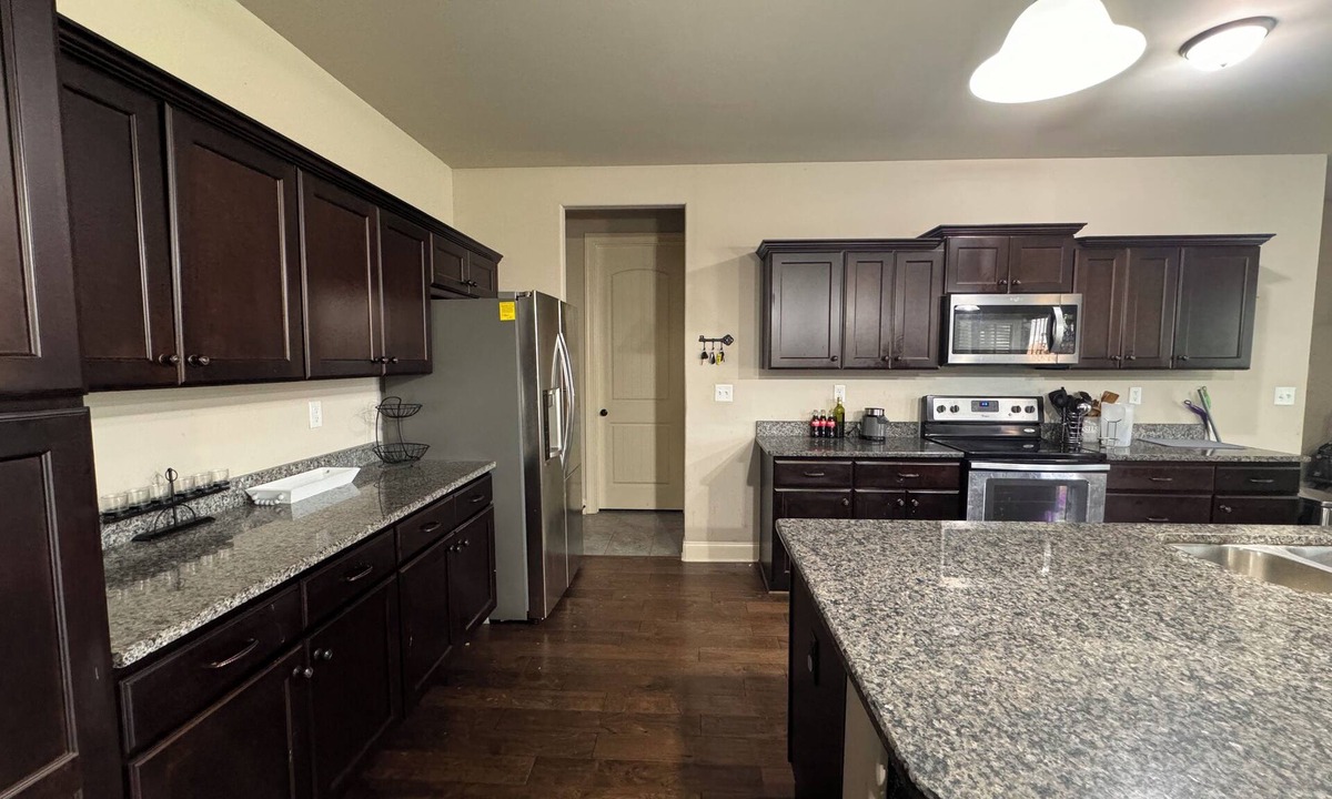 Bartlett House | Furnished Home with 4 Bedrooms and Prime Location for Nurses & Executives