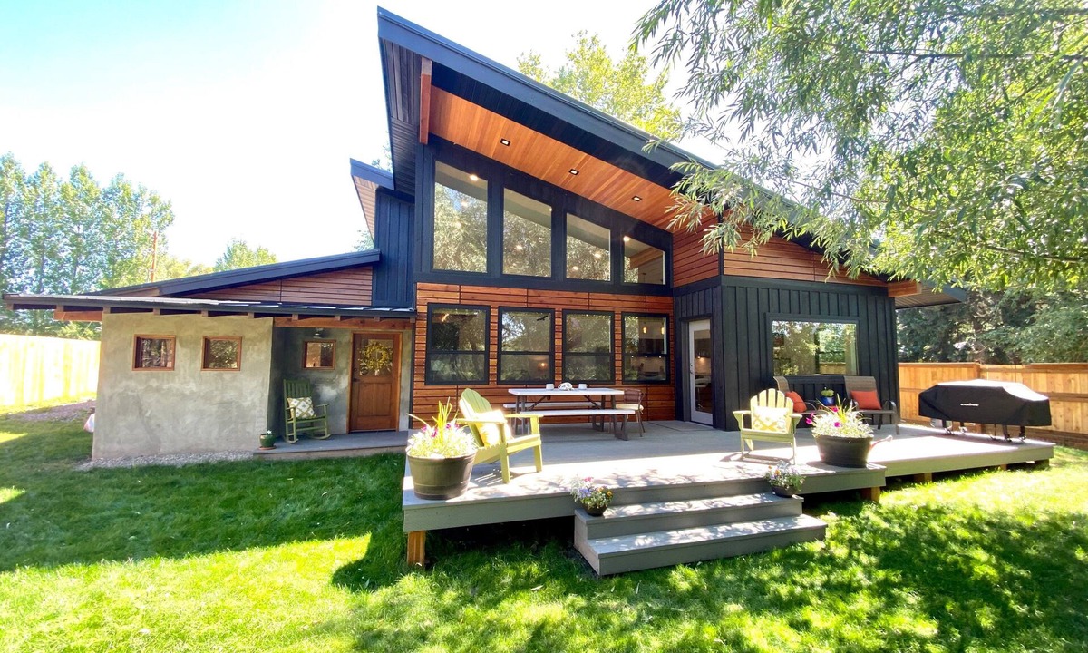 Bozeman House | Gallatin River Retreat: 3BR Home with Hot Tub, Fly Fishing & Stunning Views