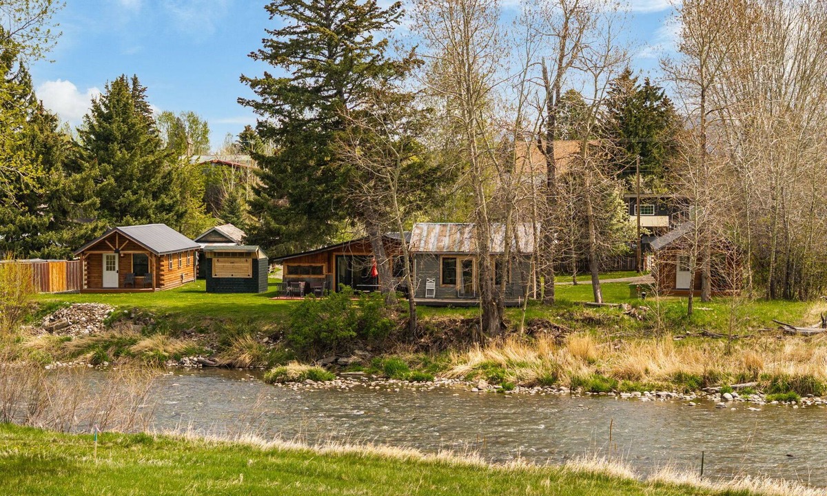 Bozeman Cabin | Gallatin River Homestead - Three wonderful rustic cabins