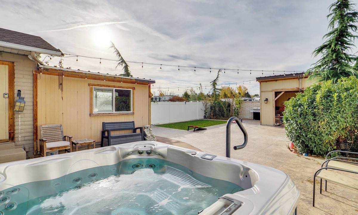 Bluffdale Apartment | Game Room + Hot Tub: Salt Lake City Area Apt