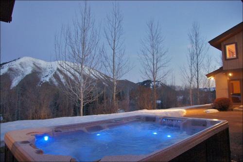 Sun Valley House | Game Room, Outdoor Hot Tub, Two Kitchens, Perfect For Large Families