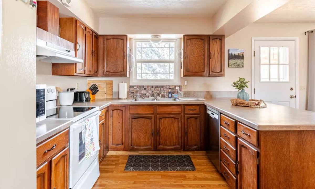 Idaho Falls House | Game Room - Pet-Friendly - Fire Pit - Deck - AC - Near Airport