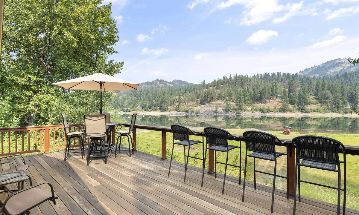 Newport House | Garden Cottage Getaway on the Pend Oreille River! Pet-Friendly! Water Access!