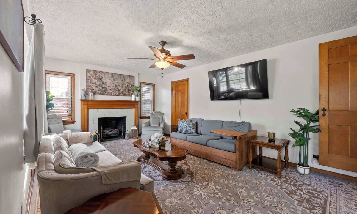 Clintonville House | Getaway Glen Walkable