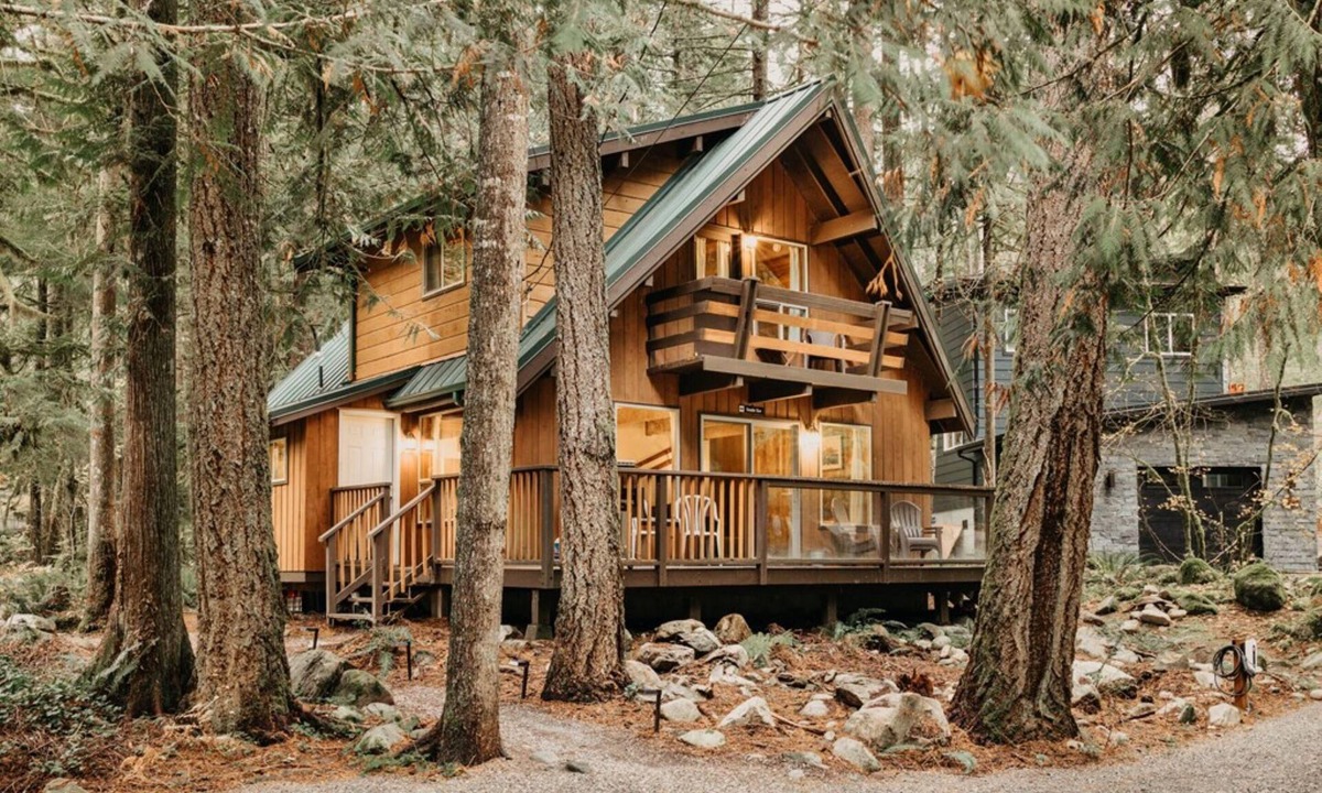 Glacier Ski Chalet | Glacier Springs Cabin #27 - A private 2-story cabin! pet-friendly