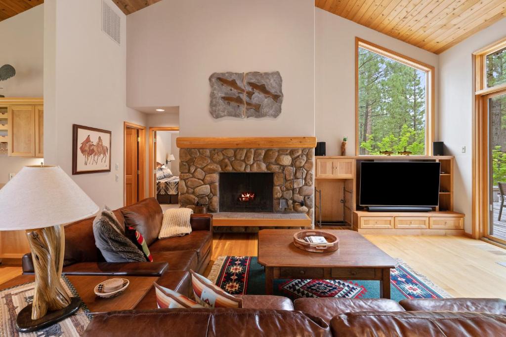 Black Butte Ranch House | Glaze Meadow 376 home