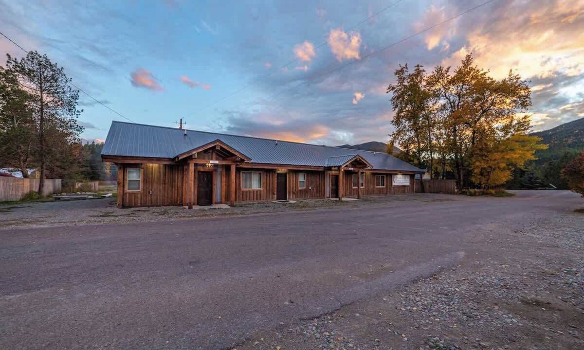 Coram Condo | GNP Explorers Stay Here–2bd/1ba K/Q Bed-7mi To GNP