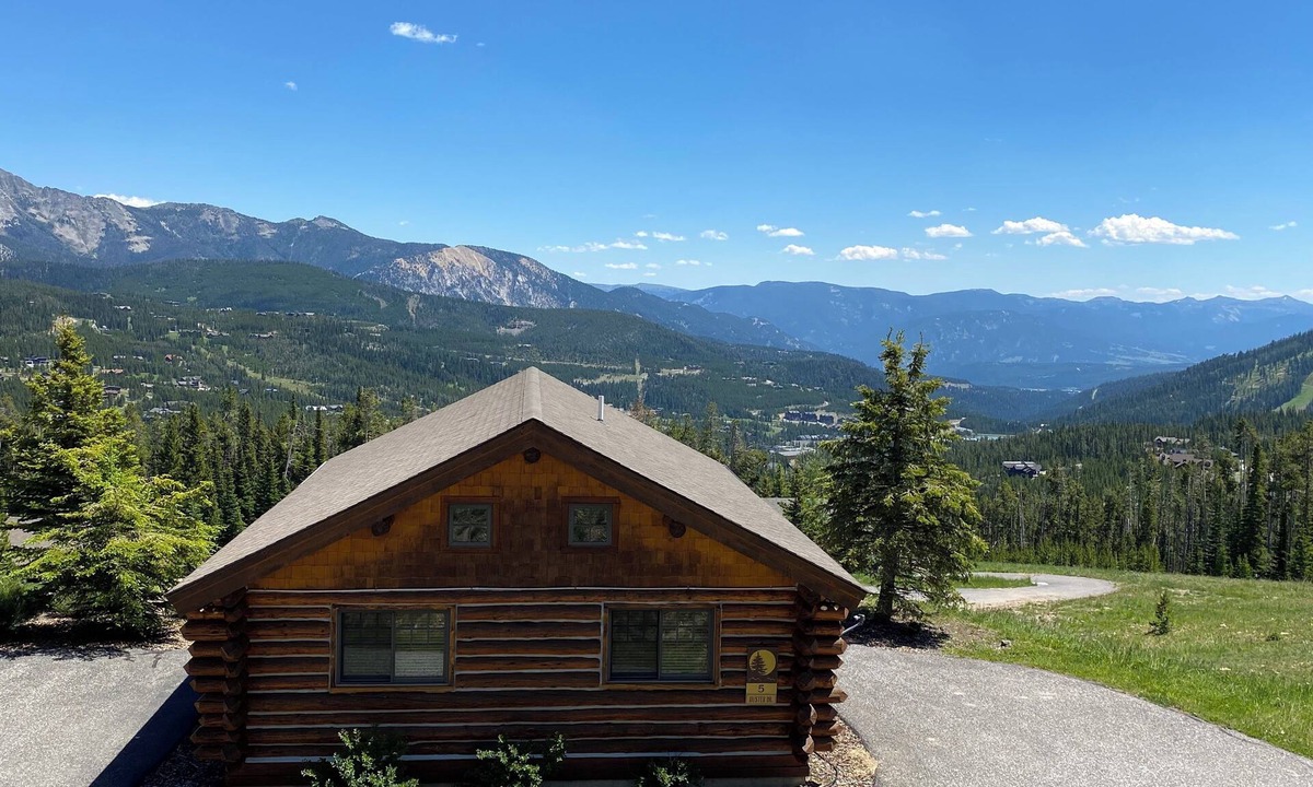 Big Sky Cabin | "Gold Rush" Cowboy Heaven Cabin w/Loft, Hot Tub, Best Views, Steps to Adventure!
