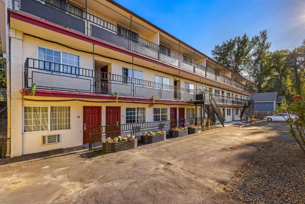 Gresham Hotel | Golden Knight Motel