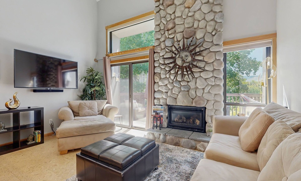 Elkhorn Village Condo | Golf Course Condo - Dog Friendly w/Community Pool, Hot Tub & Tennis Courts