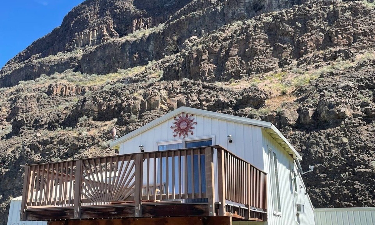 Sunland Estates House | Gorge Amphitheatre House, 5.4 miles from venue