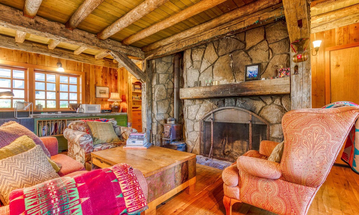 Government Camp Ski Chalet | Gorgeous custom-built chalet with fireplace & home office - walk to ski & hiking