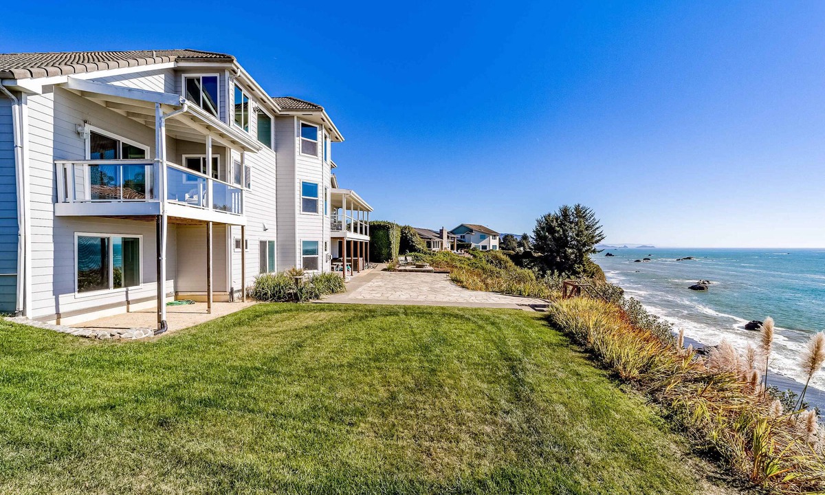 Harbor House | Gorgeous oceanfront estate with amazing views & hot tub - steps to quiet beach