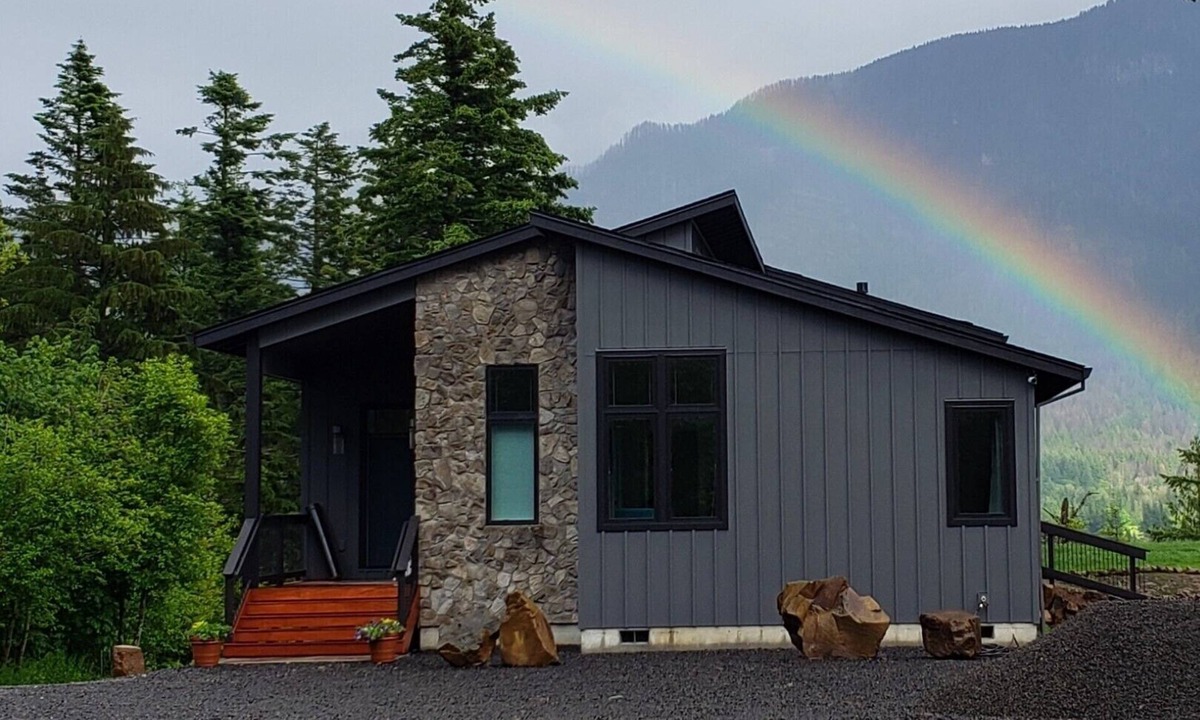 Stevenson House | Gorgeous pet friendly home with breath taking views, hot tub and fire pit