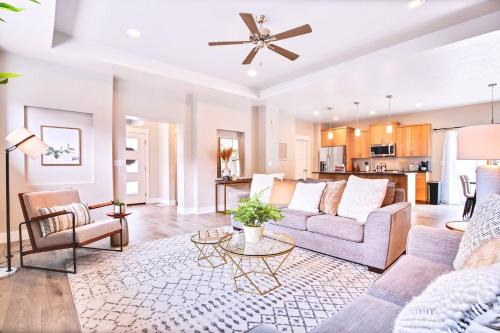 Meridian House | Gorgeous & Secluded 3BD 2BA Getaway by The Village at Meridian