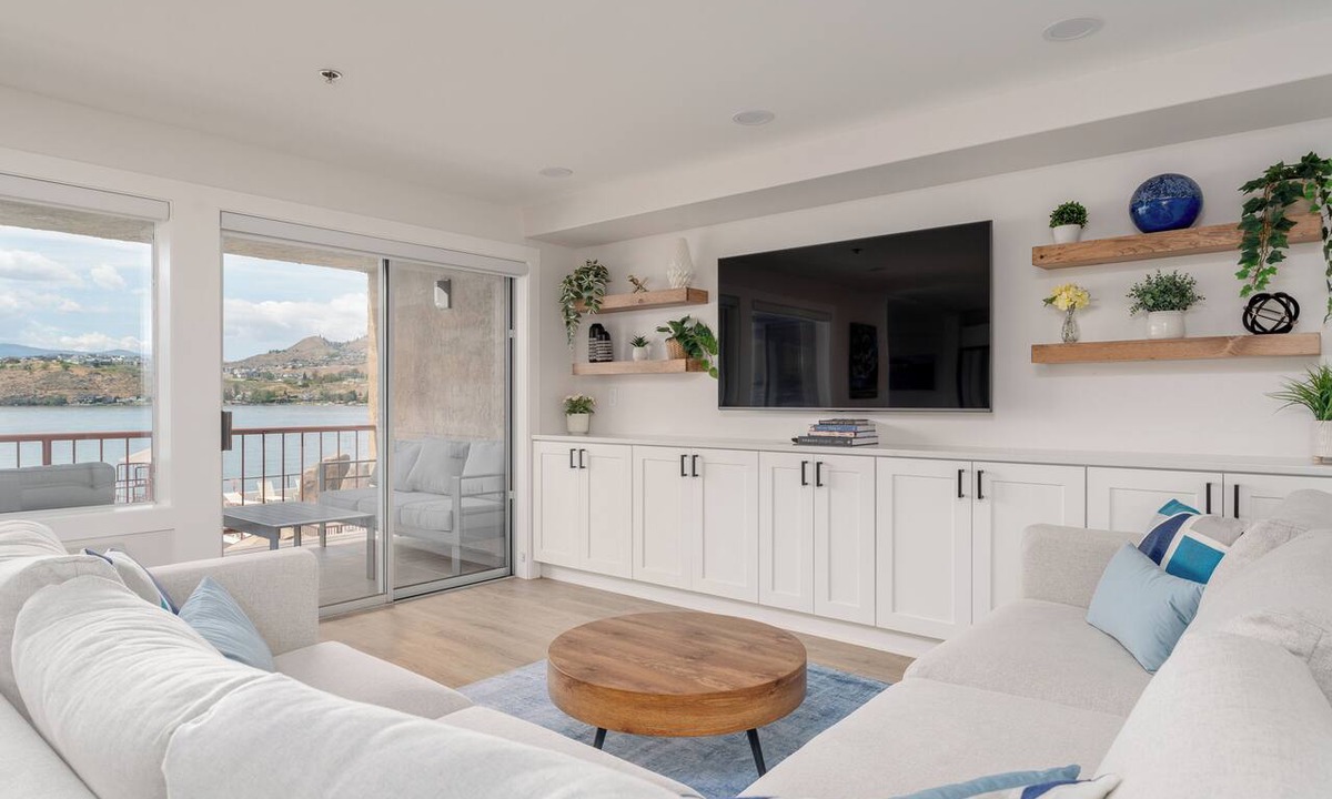 Chelan Condo | GrandView 202 - Luxury 2 Bedroom Waterfront Condo