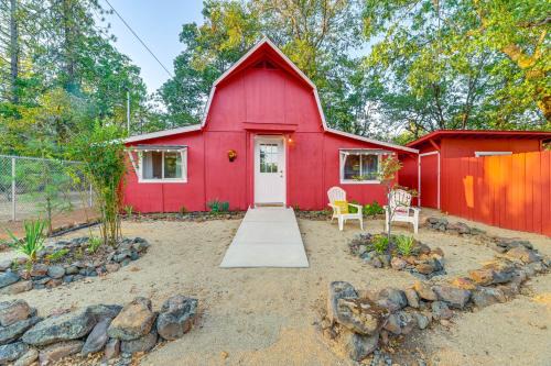 Grants Pass House | Grants Pass Cottage ~ 8 Mi to Rogue River!
