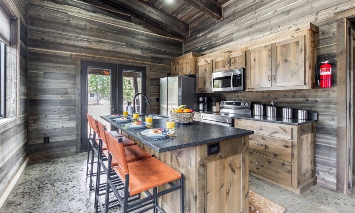 Last Chance House | Grasshoppers Escape|Cozy Cabin, World Class Fishing, Firepit, 30m Yellowstone