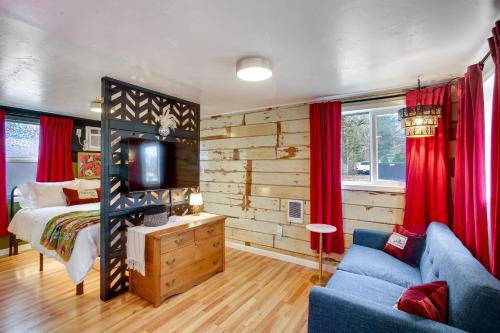 Latah Valley Apartment | Great Couples & Solo Travelers: Near Hwy 195 & 90