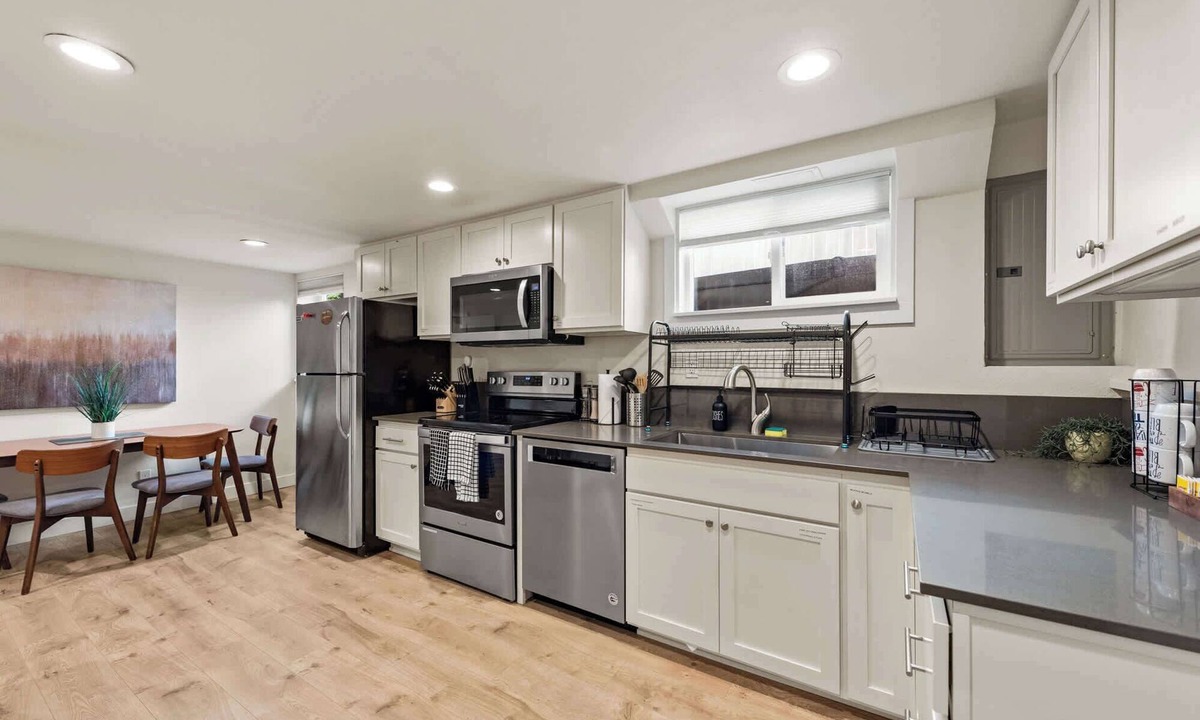 Green Lake House | Green Lake's 2B Lower Unit with Parking