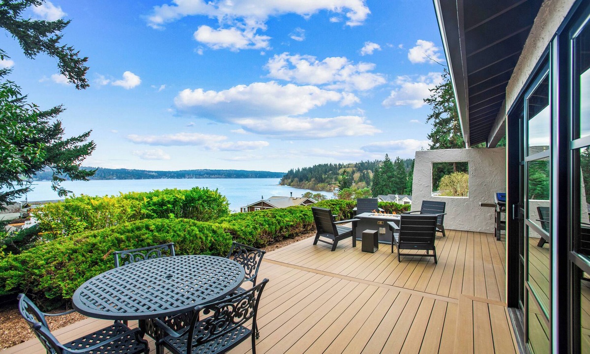Greenbank House | Greenbank Horizon Home - Water Views