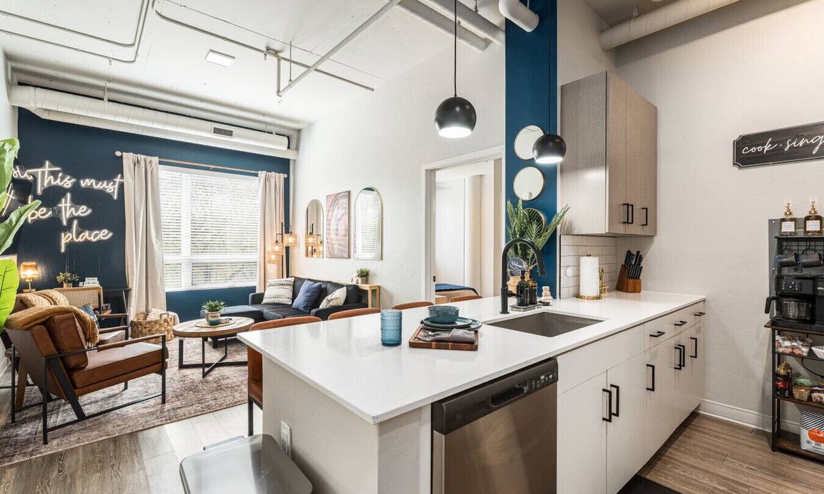 Boise Apartment | Greenbelt 2BR for 6 | Pool · King Beds · Downtown