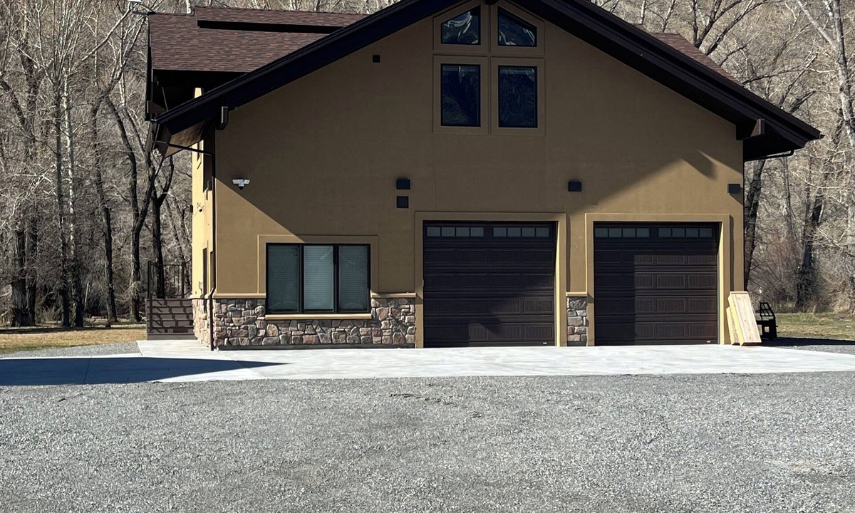 Mackay Apartment | Ground floor level apartment for relaxing in beautiful Mackay Idaho