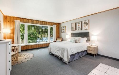 Bend House | Ground Floor River Front Studio Cottage