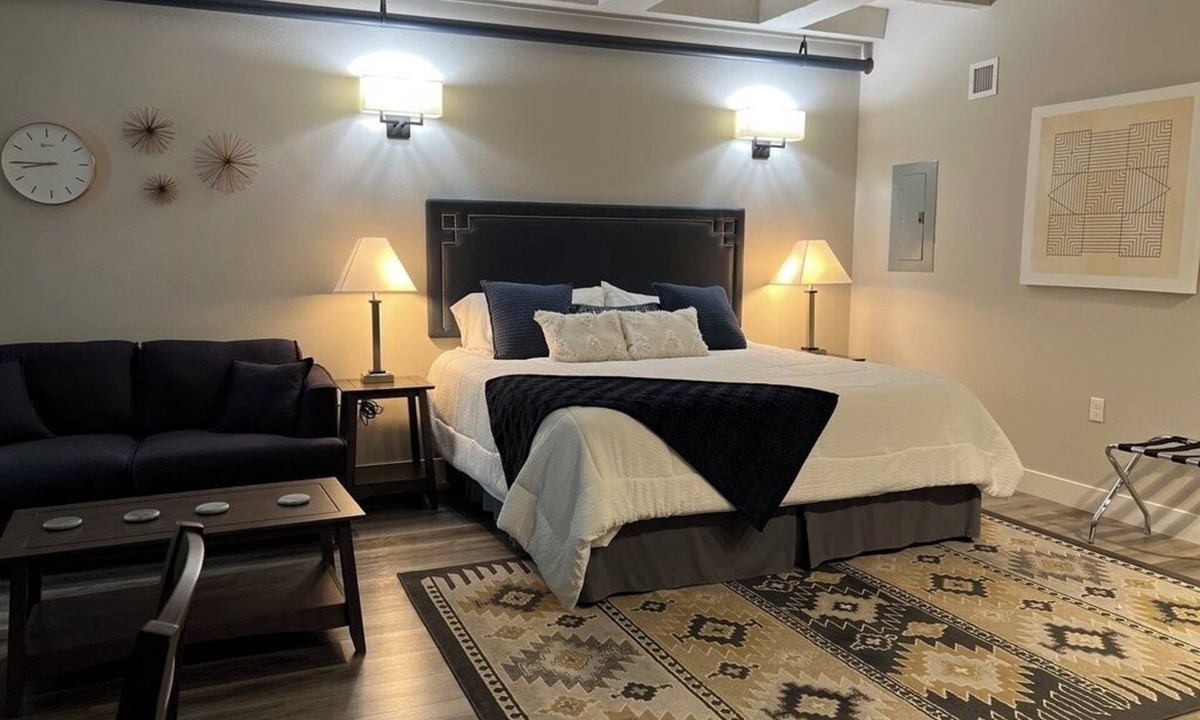 Cliff - Cannon Apartment | Ground floor studio apartment rich with amenities!