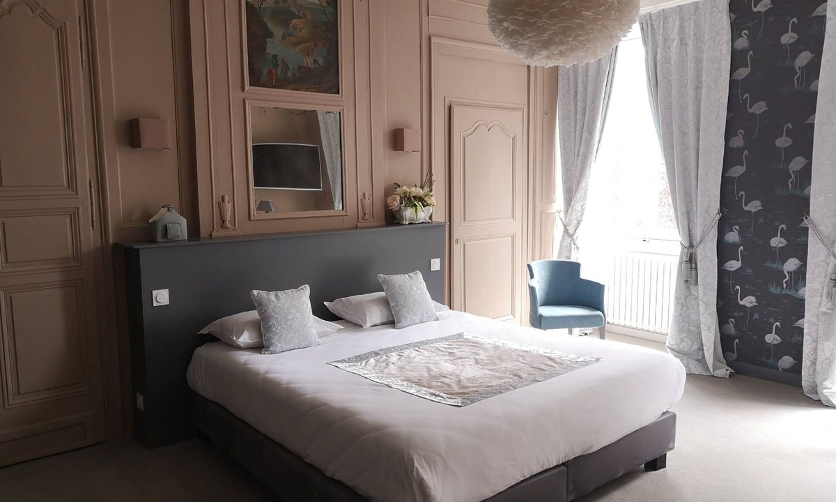 Laval Hotel | Hôtel Perier du Bignon