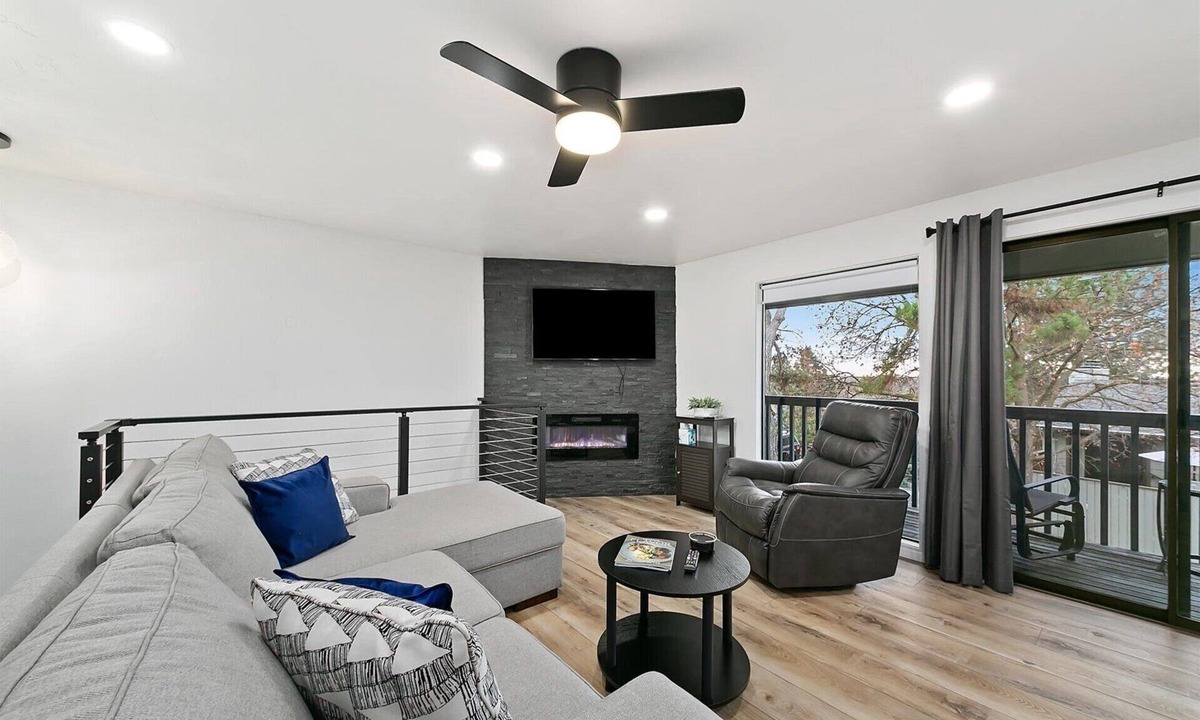 Quail Ridge Condo | #HabitueHome - The Wildrye - 3 bedroom 2 bathroom Foothills Condo