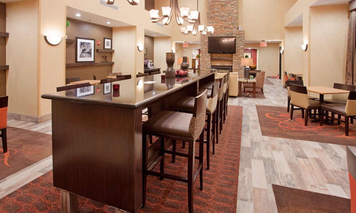 Dickinson Hotel | Hampton Inn & Suites Dickinson
